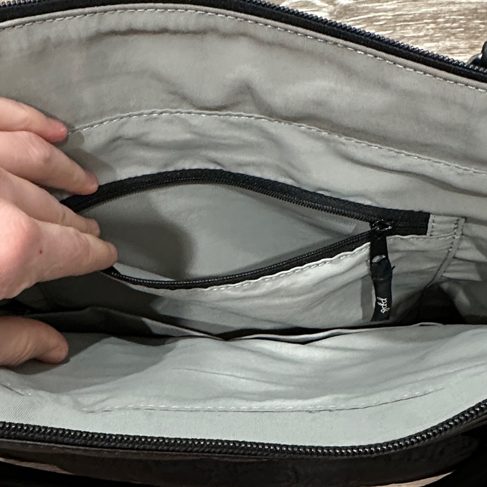 NWT! Petunia Pickle Bottom Black City Carryall Shoulder/Diaper Bag - Picture 12 of 16
